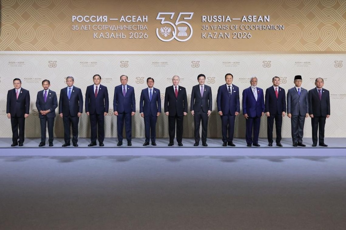 Photo de la rencontre entre les membres de l'ASEAN et la Russie, à Kazan. https://asean.org/secretary-general-of-asean-participates-in-the-asean-russia-commemorative-summit-to-mark-35-years-of-dialogue-relations/ 18 juin 2026, Russie.