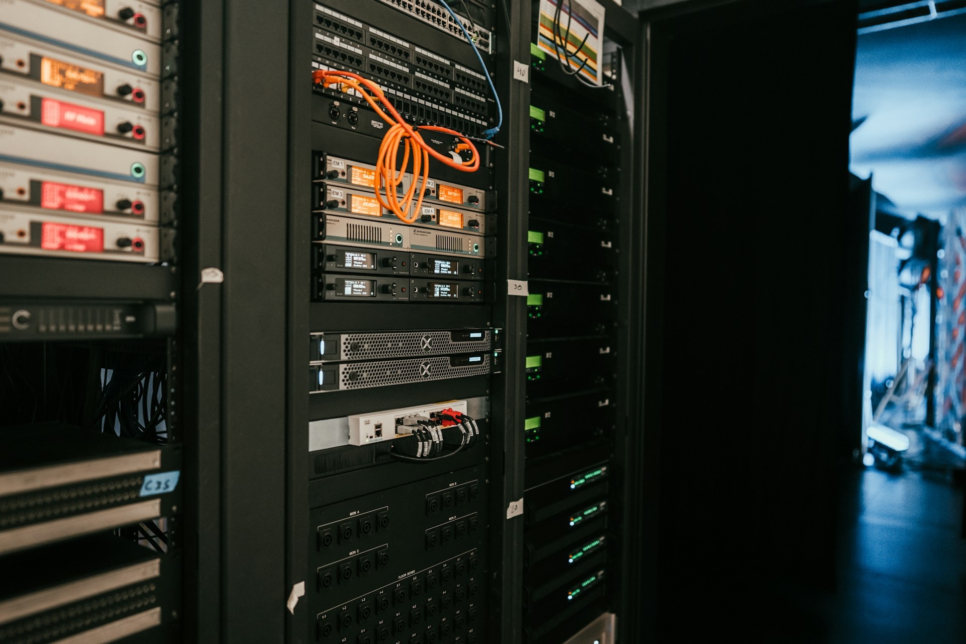 salle de data centers_Unsplash Photo by Kevin Hache