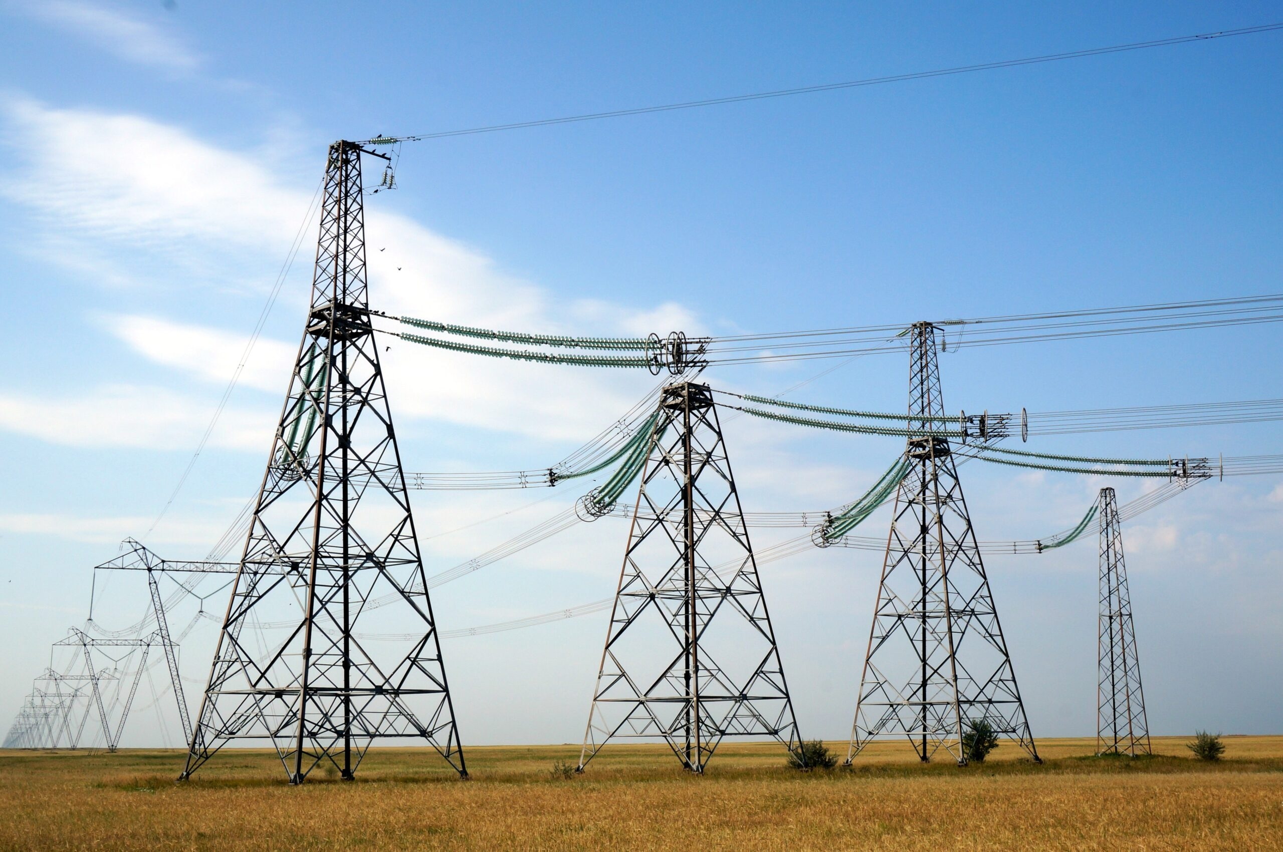 Ligne à haute tension du réseau électrique centrasiatique. Source : PxHere