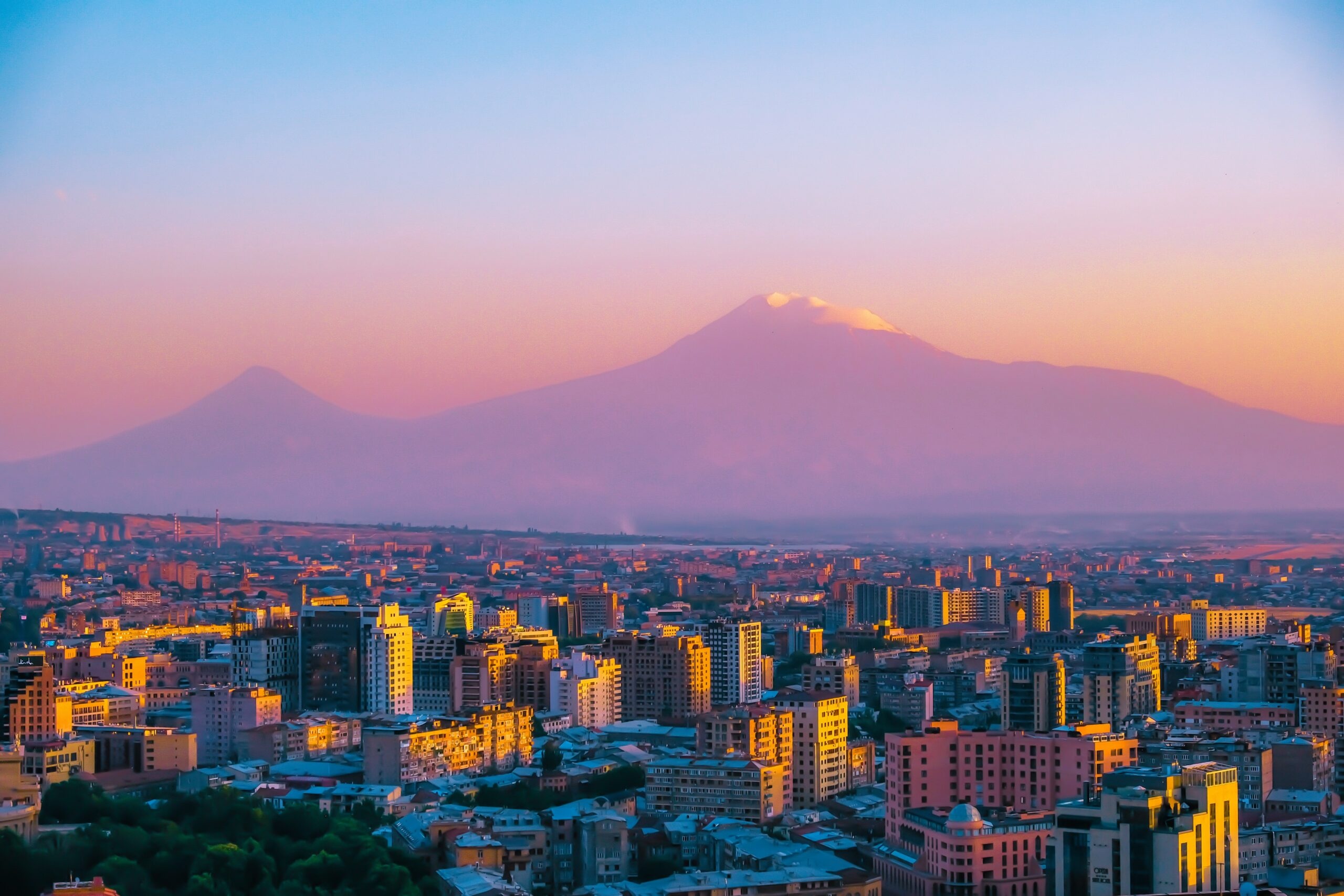 Erevan et l'Ararat -Arménie. Source : Unsplash. Levon Vardanyan. 22 septembre 2020